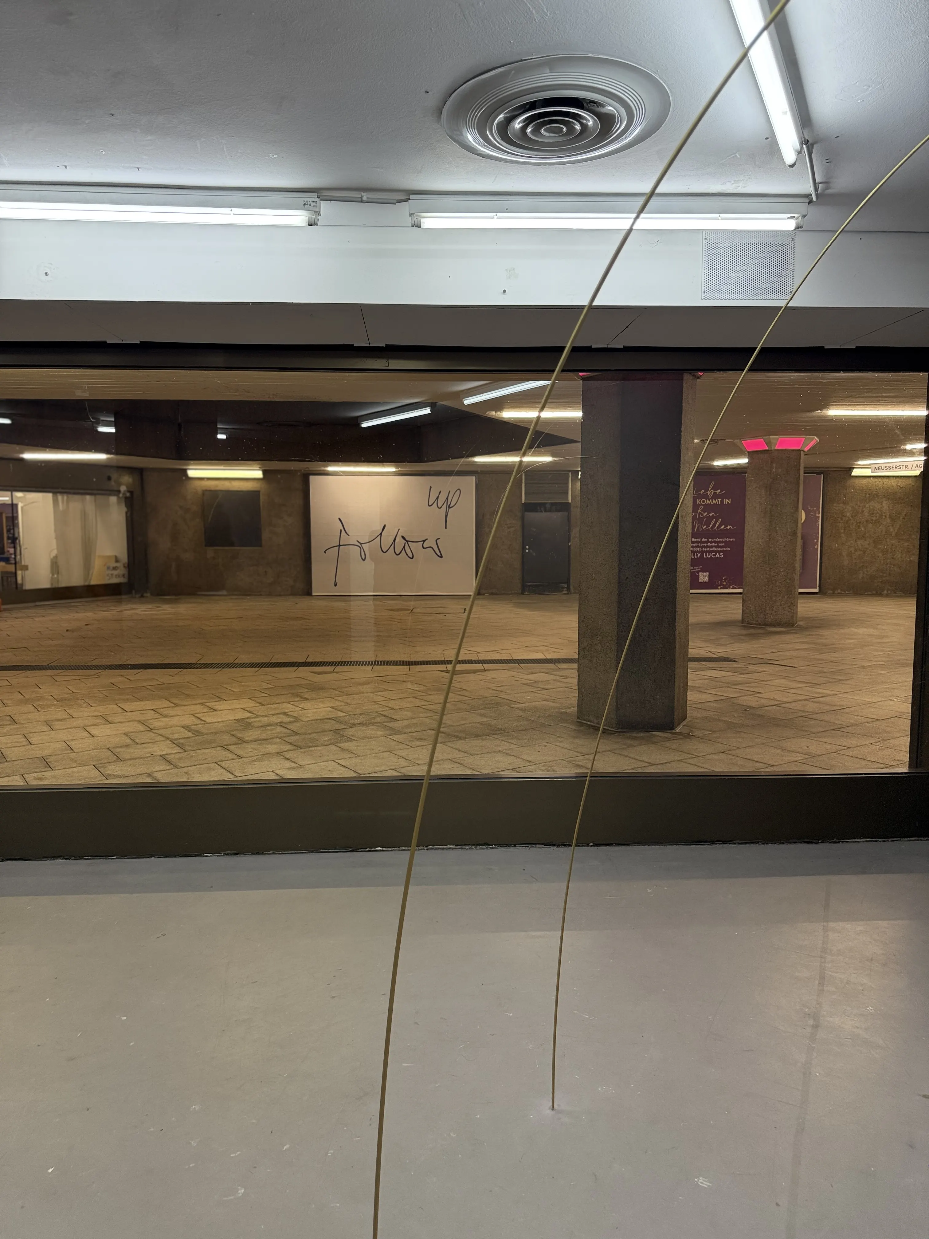 Detailbild FOLLOW UP